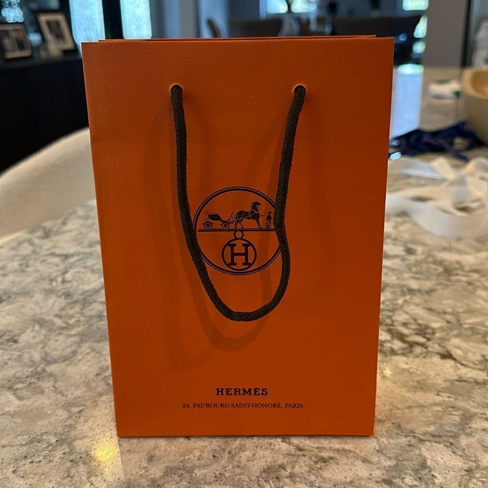 🛍️ Authentic Hermès Shopping Bag - 6” x 8.5” x 2.75” - Compact and Luxurious!